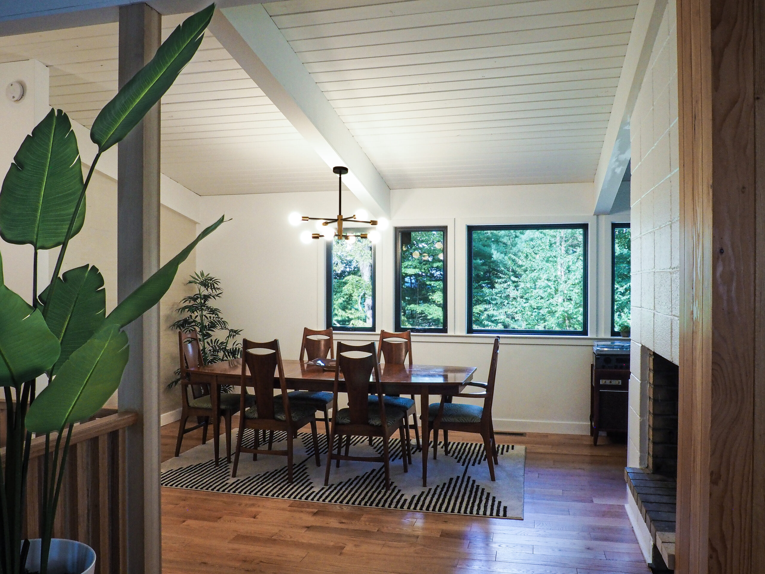 Midcentury Modern dining room